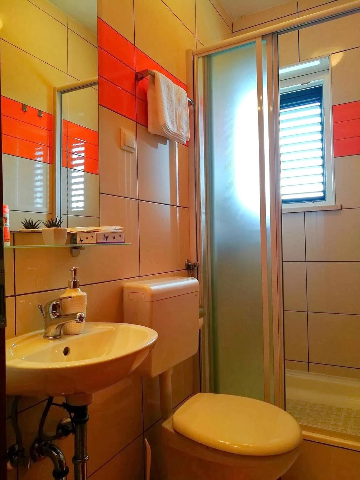 Apartments Kola Banici Bilik gambar